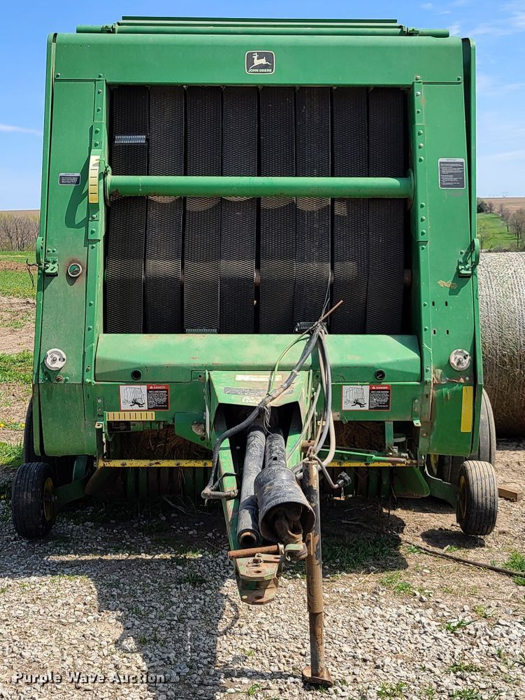 image for item DG7705 John Deere 566 round baler