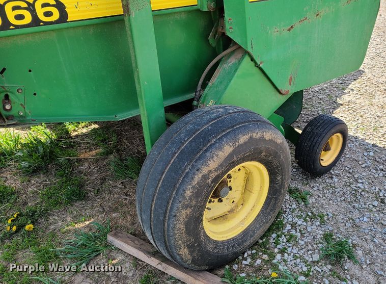 image for item DG7705 John Deere 566 round baler