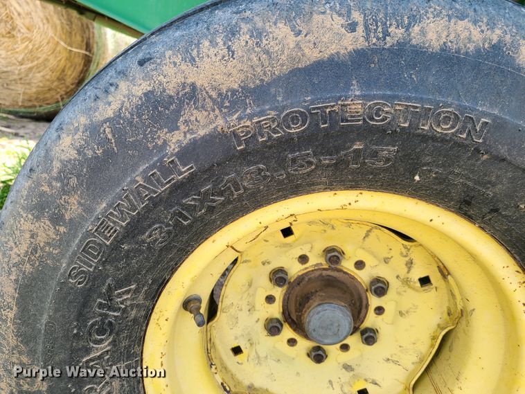 image for item DG7705 John Deere 566 round baler