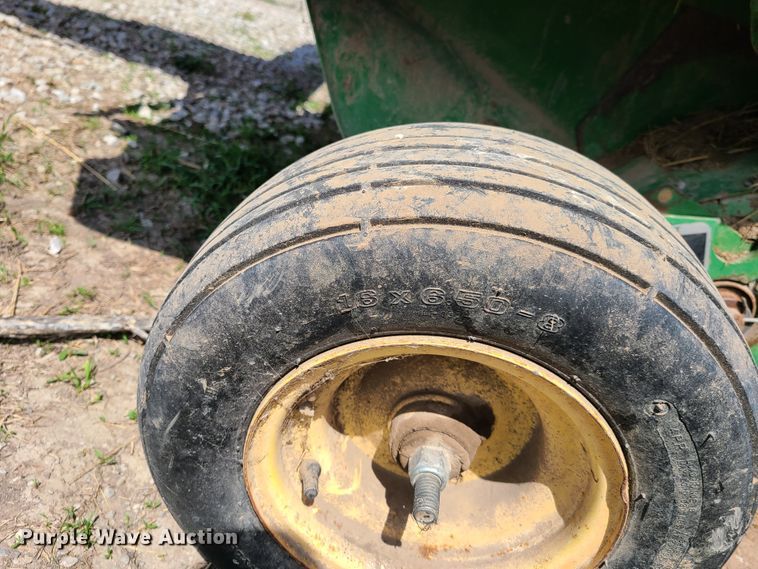 image for item DG7705 John Deere 566 round baler