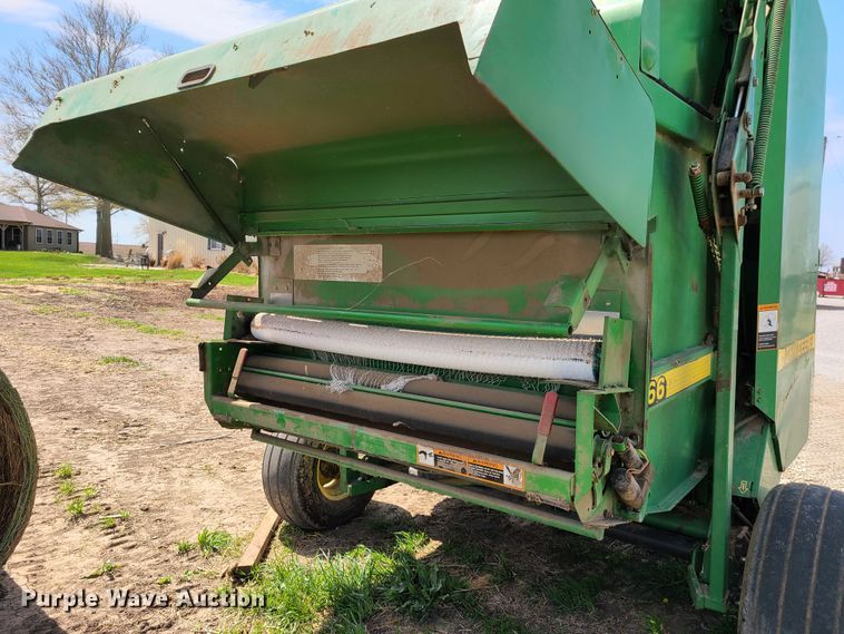 image for item DG7705 John Deere 566 round baler