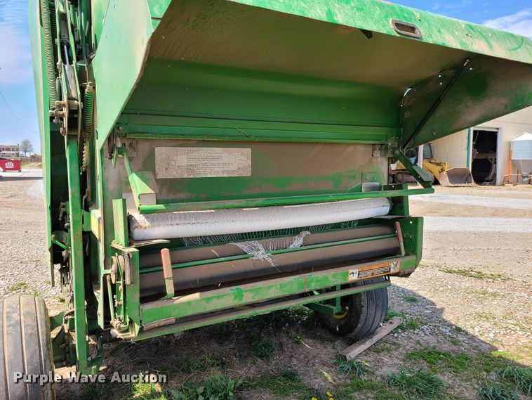 image for item DG7705 John Deere 566 round baler