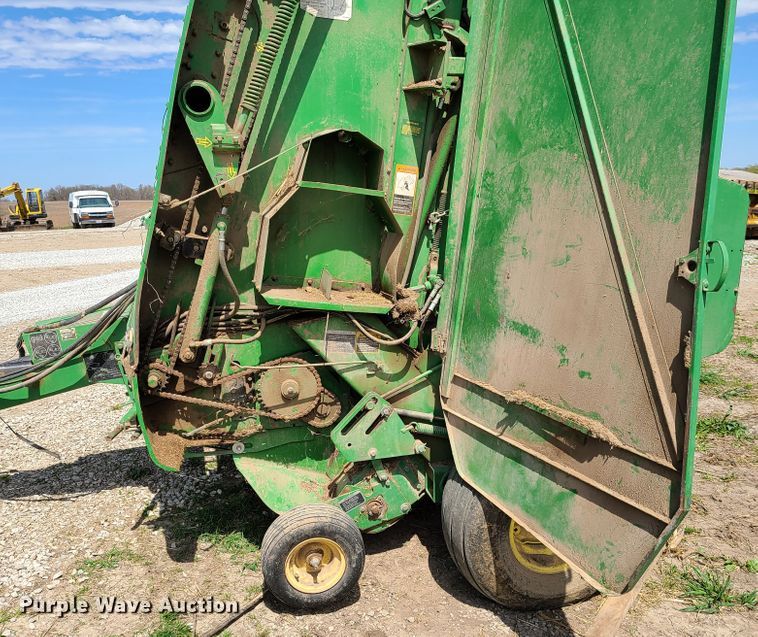 image for item DG7705 John Deere 566 round baler