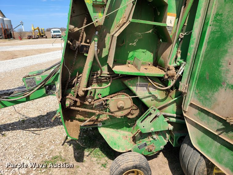 image for item DG7705 John Deere 566 round baler