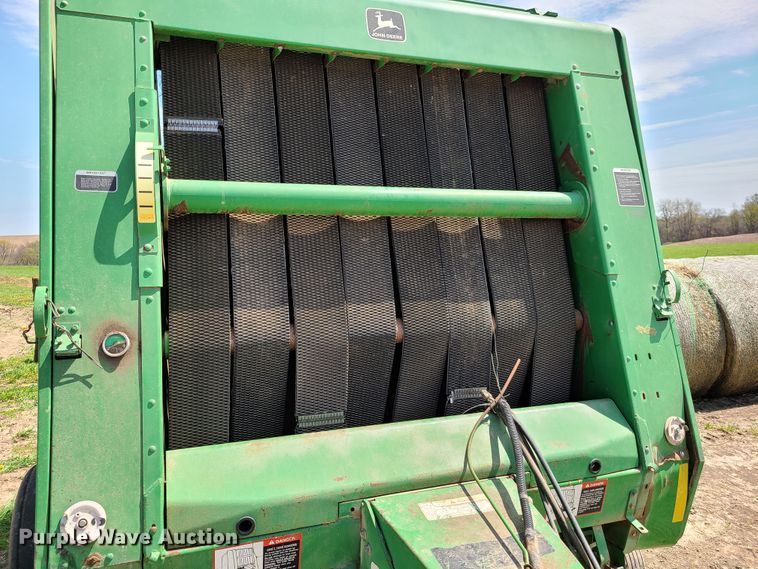 image for item DG7705 John Deere 566 round baler