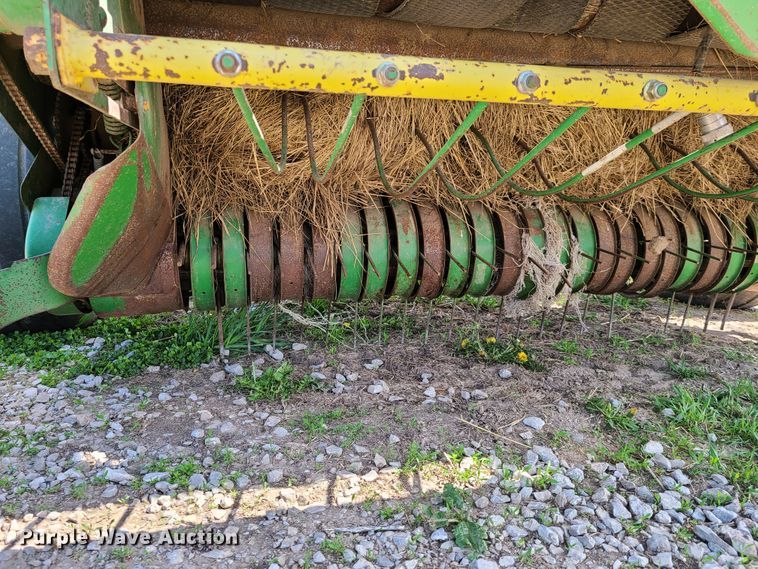 image for item DG7705 John Deere 566 round baler