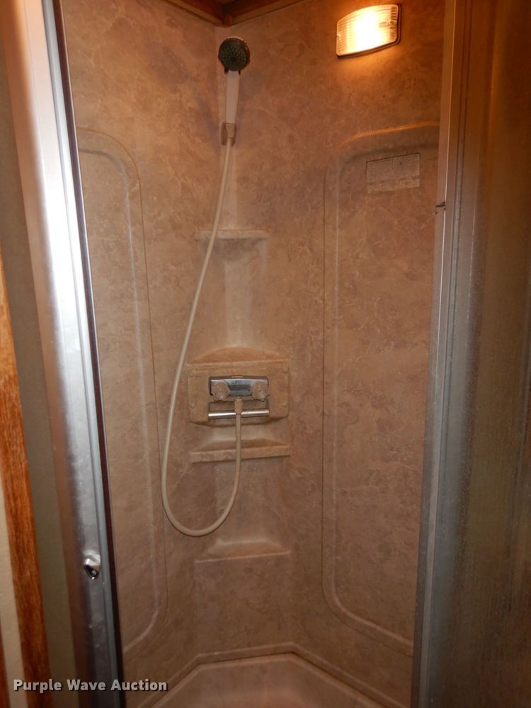 image for item DH3727 2006 Platinum horse trailer