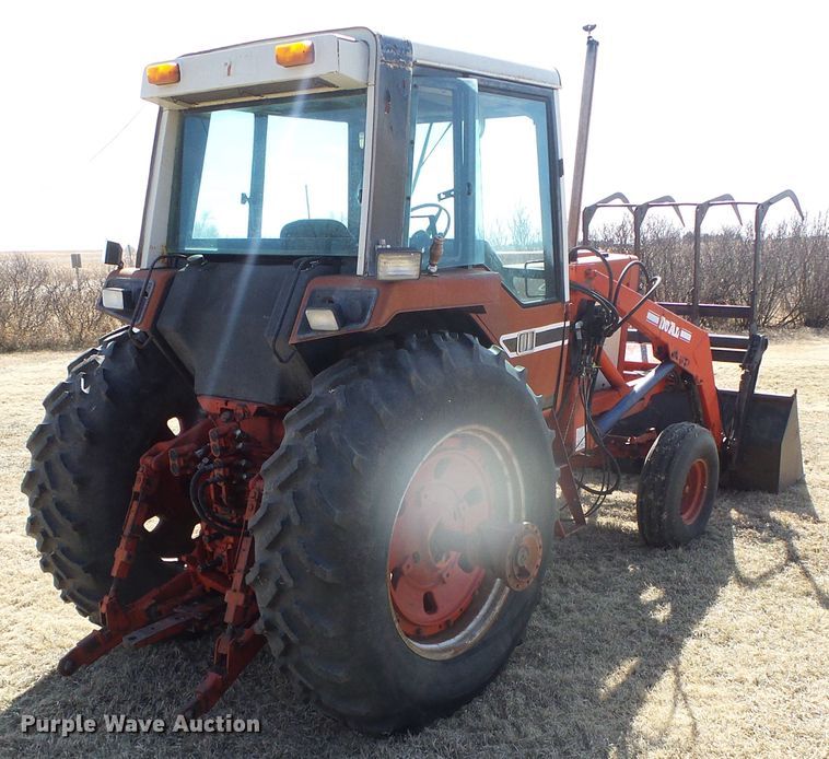 image for item DH4813 1977 International 1086 tractor