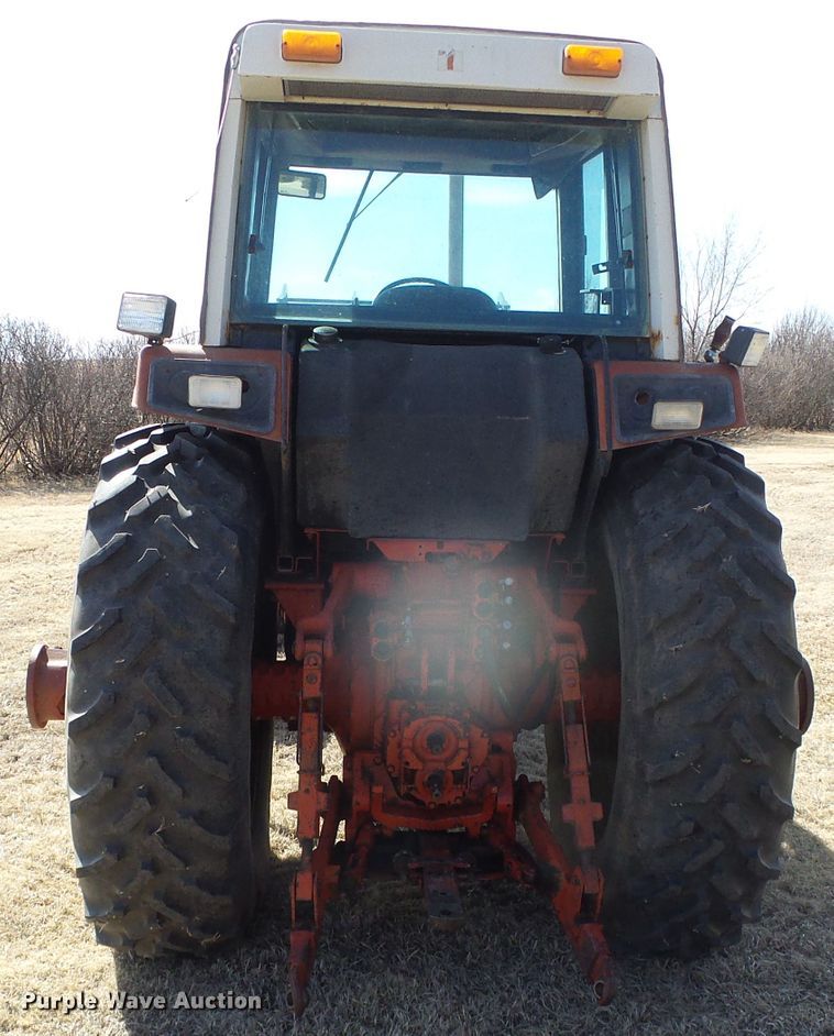 image for item DH4813 1977 International 1086 tractor