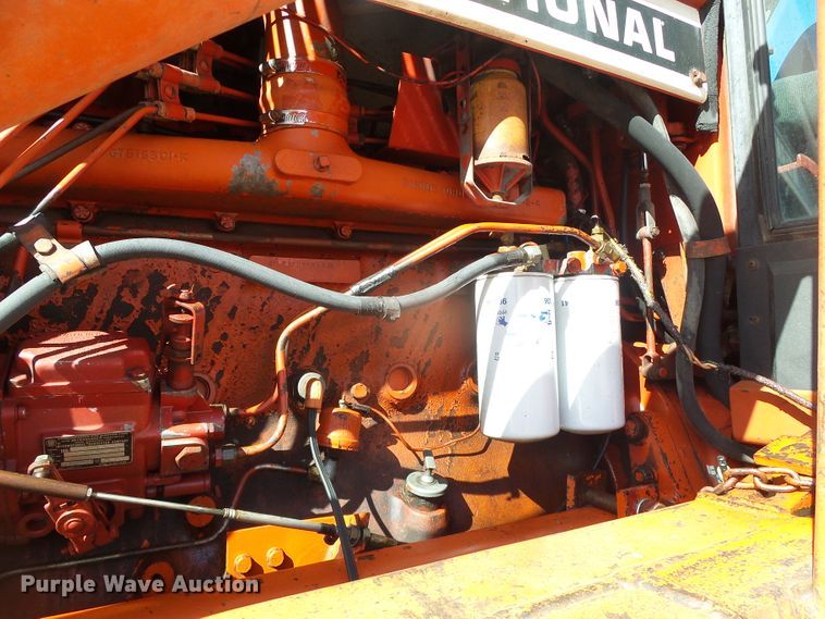 image for item DH4813 1977 International 1086 tractor