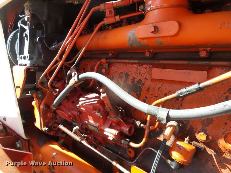 image for item DH4813 1977 International 1086 tractor