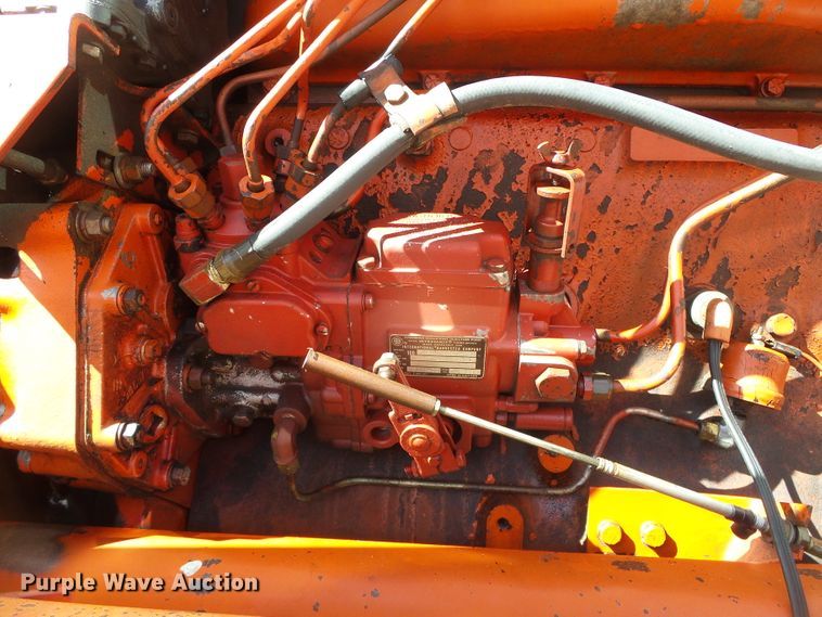 image for item DH4813 1977 International 1086 tractor