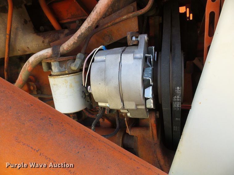 image for item DH4813 1977 International 1086 tractor