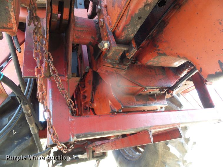 image for item DH4813 1977 International 1086 tractor