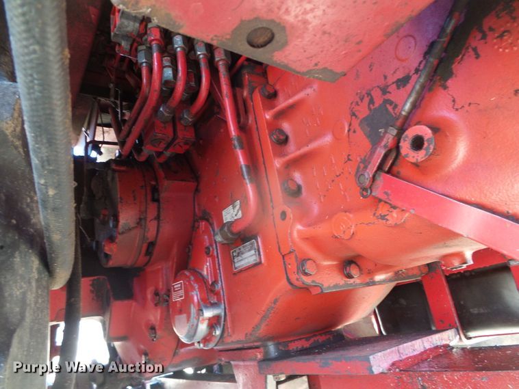 image for item DH4813 1977 International 1086 tractor