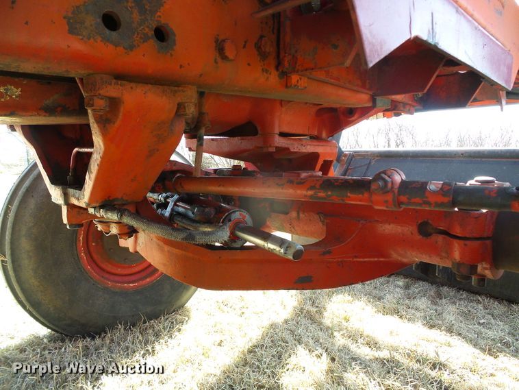 image for item DH4813 1977 International 1086 tractor