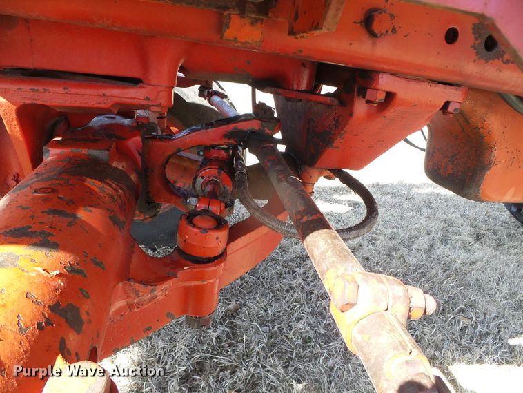 image for item DH4813 1977 International 1086 tractor