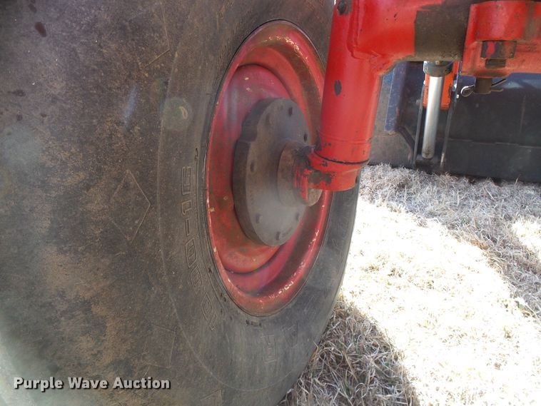 image for item DH4813 1977 International 1086 tractor