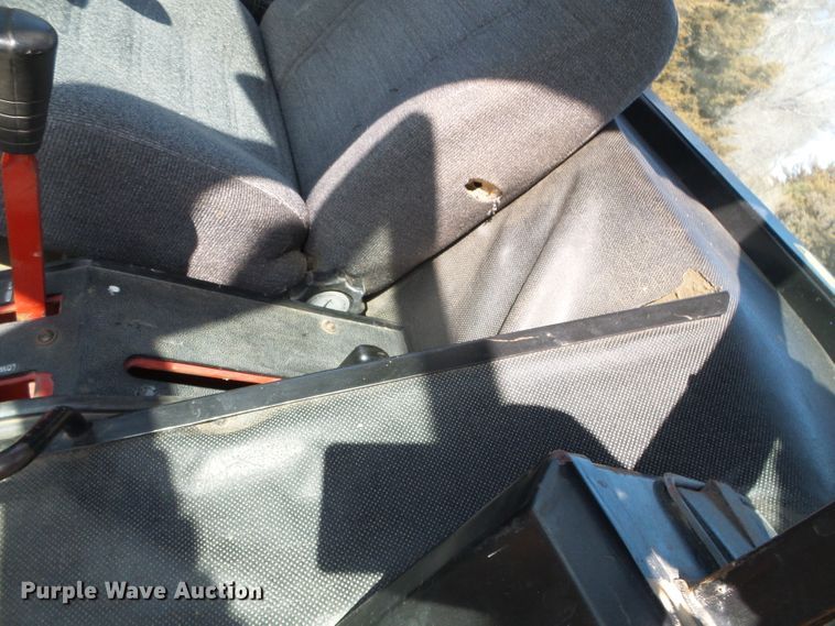 image for item DH4813 1977 International 1086 tractor