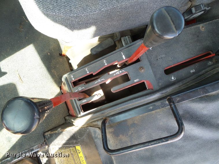 image for item DH4813 1977 International 1086 tractor