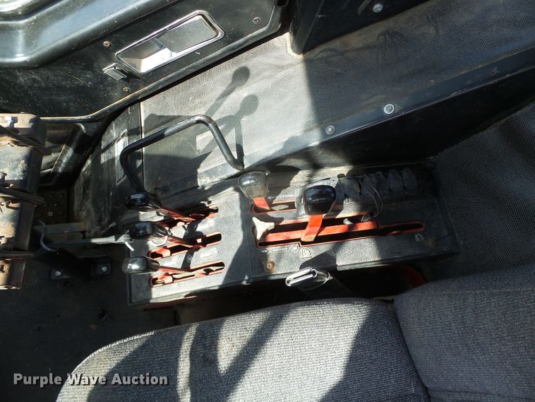 image for item DH4813 1977 International 1086 tractor