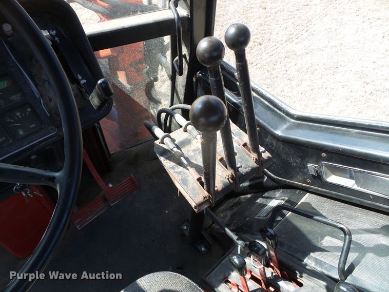 image for item DH4813 1977 International 1086 tractor