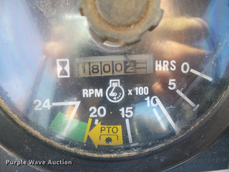 image for item DH4813 1977 International 1086 tractor