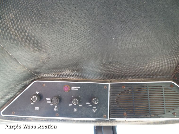 image for item DH4813 1977 International 1086 tractor