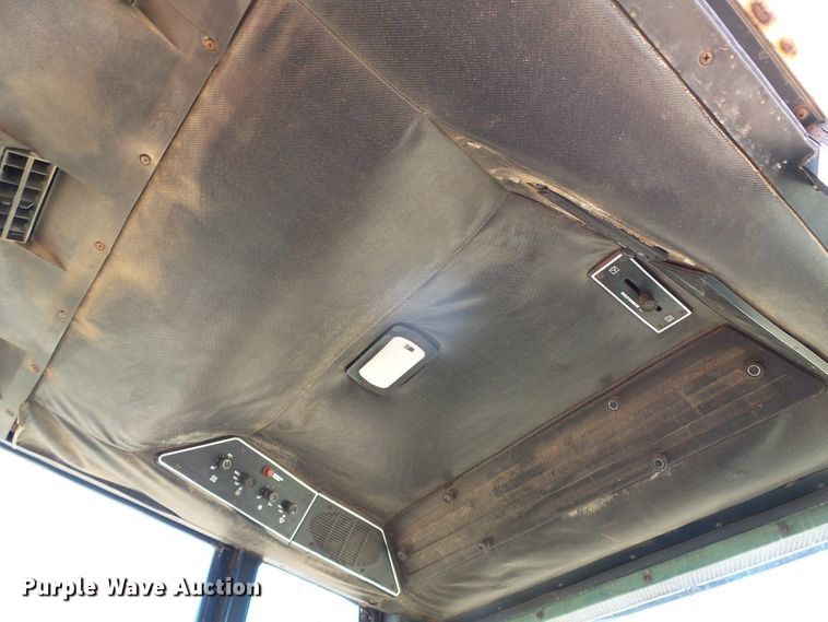 image for item DH4813 1977 International 1086 tractor