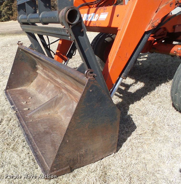 image for item DH4813 1977 International 1086 tractor