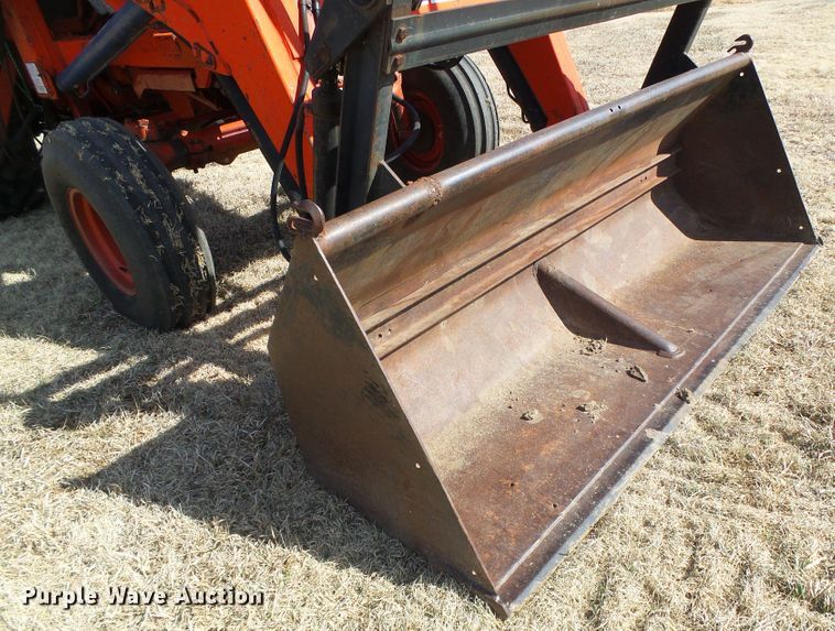 image for item DH4813 1977 International 1086 tractor