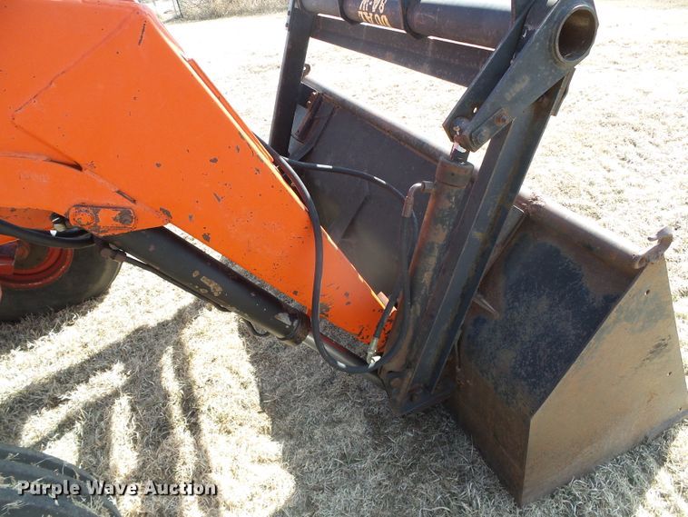 image for item DH4813 1977 International 1086 tractor