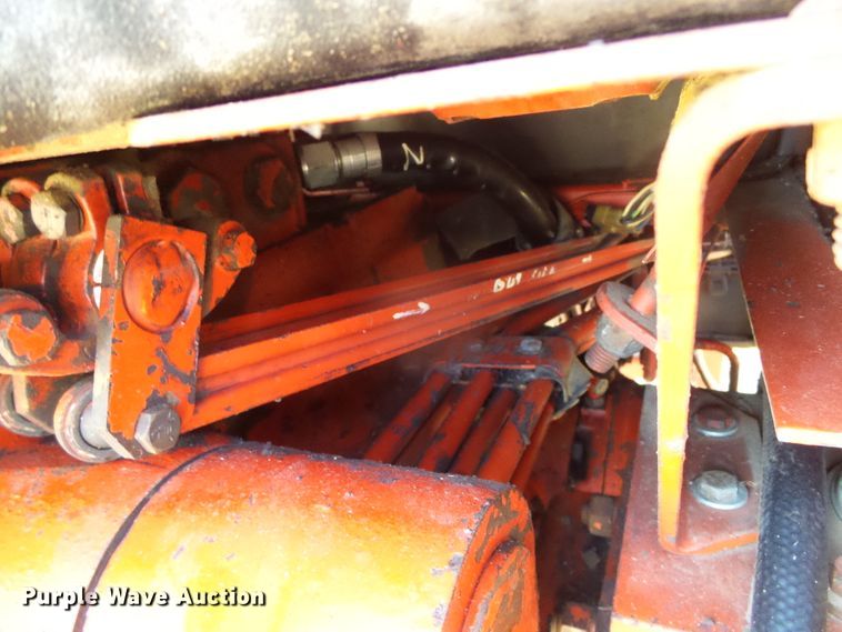 image for item DH4813 1977 International 1086 tractor