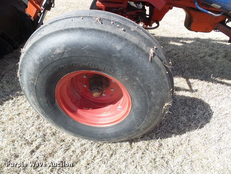 image for item DH4813 1977 International 1086 tractor