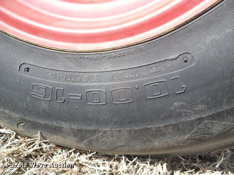 image for item DH4813 1977 International 1086 tractor