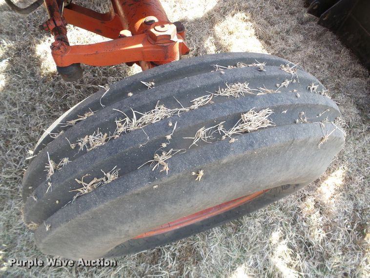 image for item DH4813 1977 International 1086 tractor