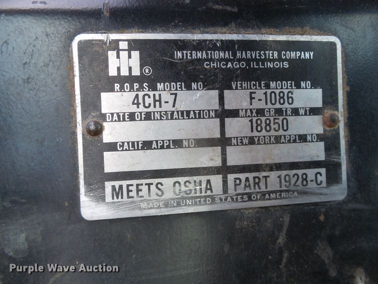 image for item DH4813 1977 International 1086 tractor