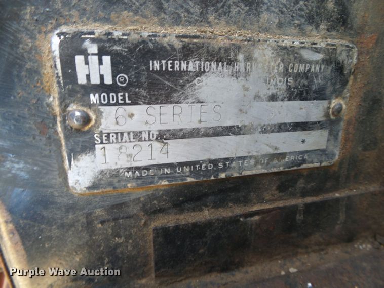 image for item DH4813 1977 International 1086 tractor