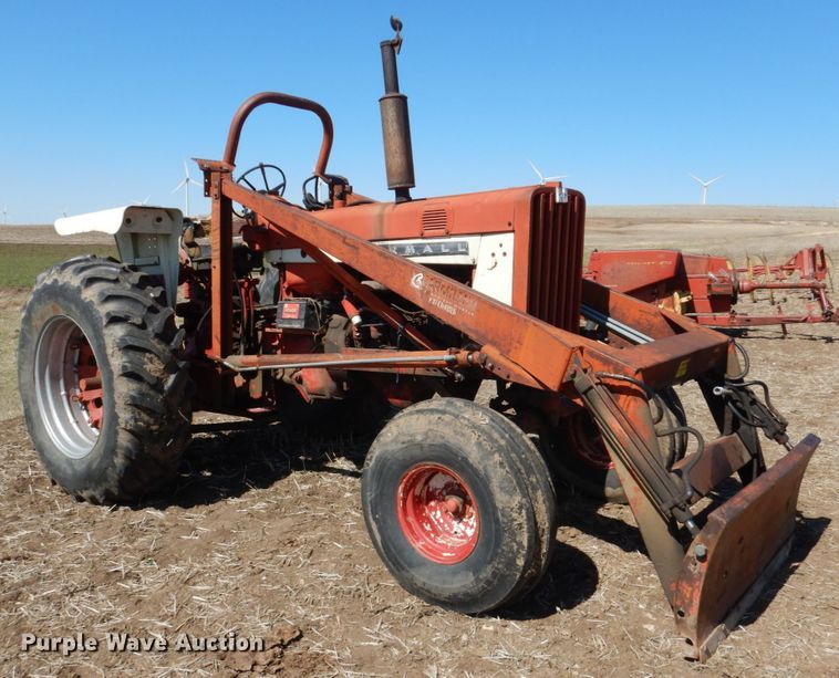 image for item DJ3105 International Farmall 806 tractor