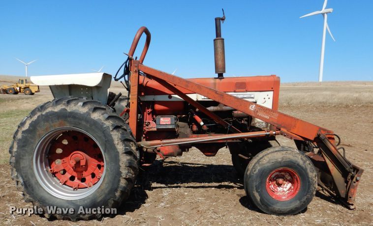 image for item DJ3105 International Farmall 806 tractor