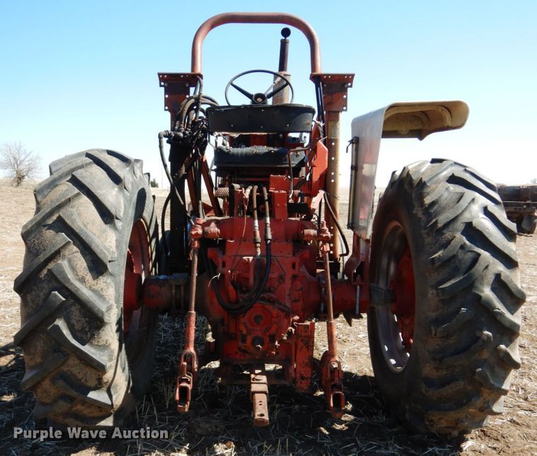 image for item DJ3105 International Farmall 806 tractor