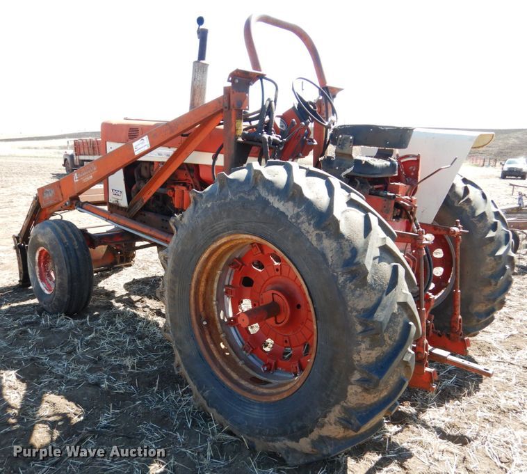 image for item DJ3105 International Farmall 806 tractor