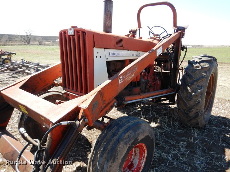 image for item DJ3105 International Farmall 806 tractor