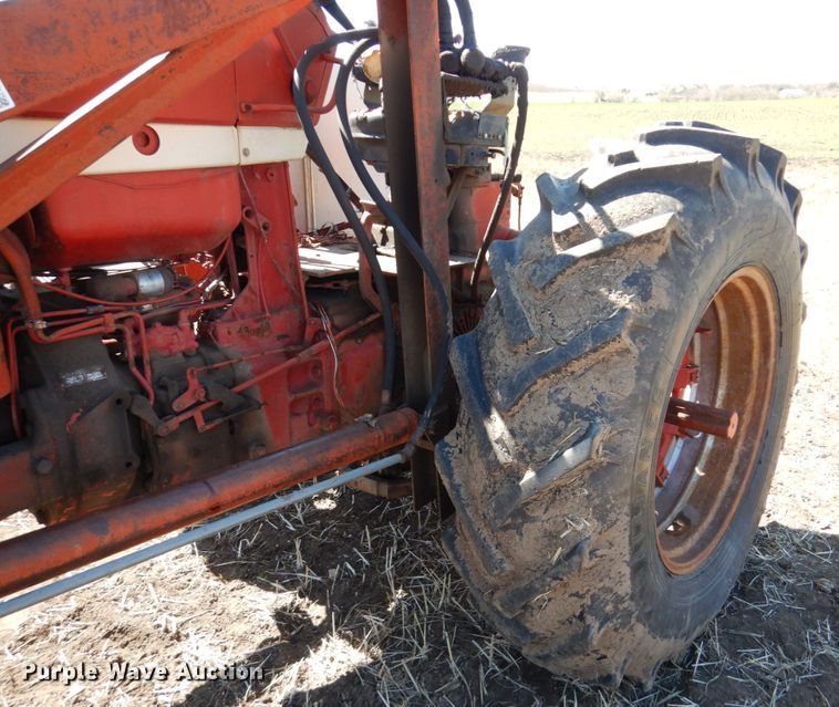 image for item DJ3105 International Farmall 806 tractor