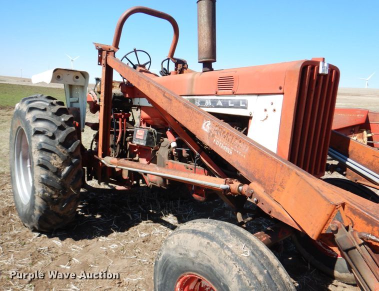 image for item DJ3105 International Farmall 806 tractor