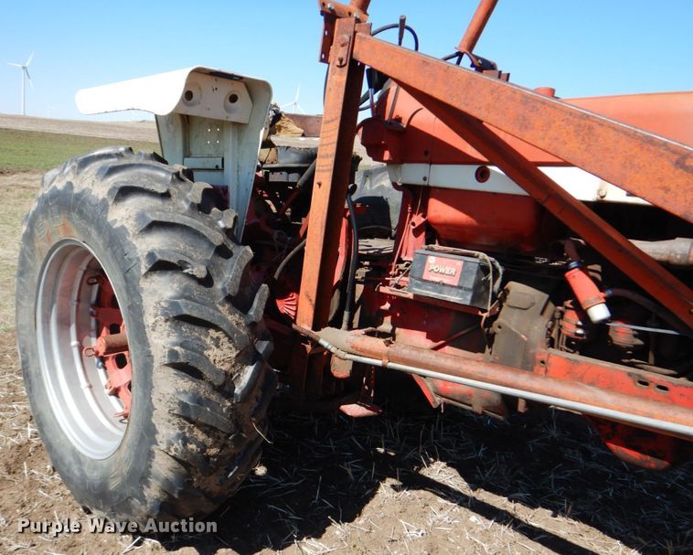 image for item DJ3105 International Farmall 806 tractor