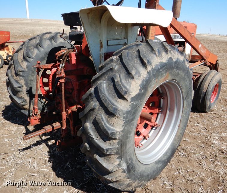 image for item DJ3105 International Farmall 806 tractor