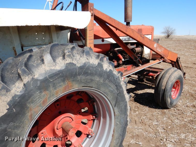 image for item DJ3105 International Farmall 806 tractor