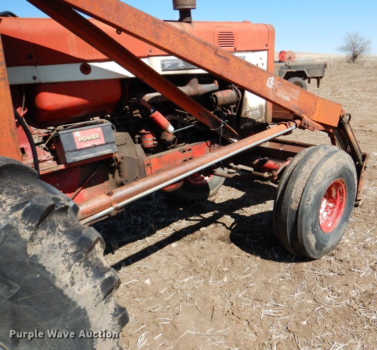 image for item DJ3105 International Farmall 806 tractor