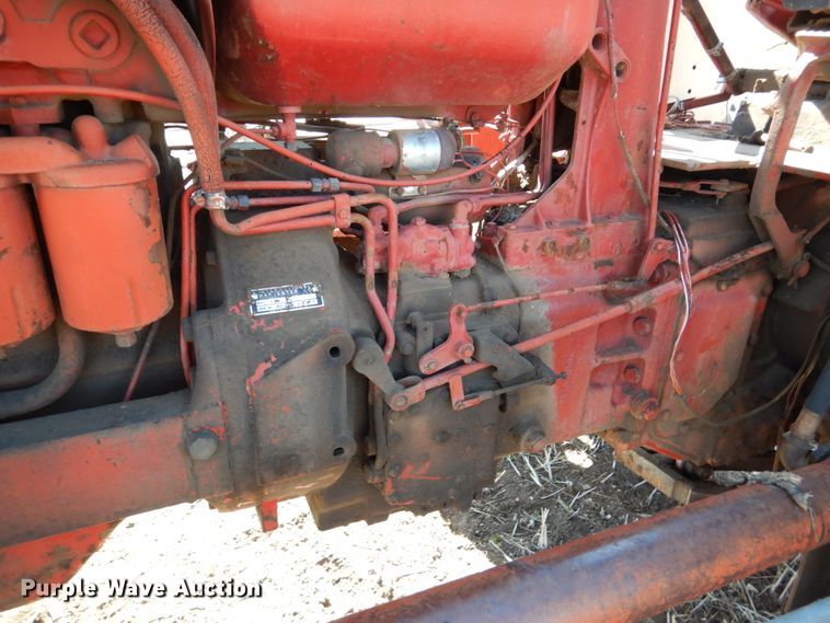 image for item DJ3105 International Farmall 806 tractor